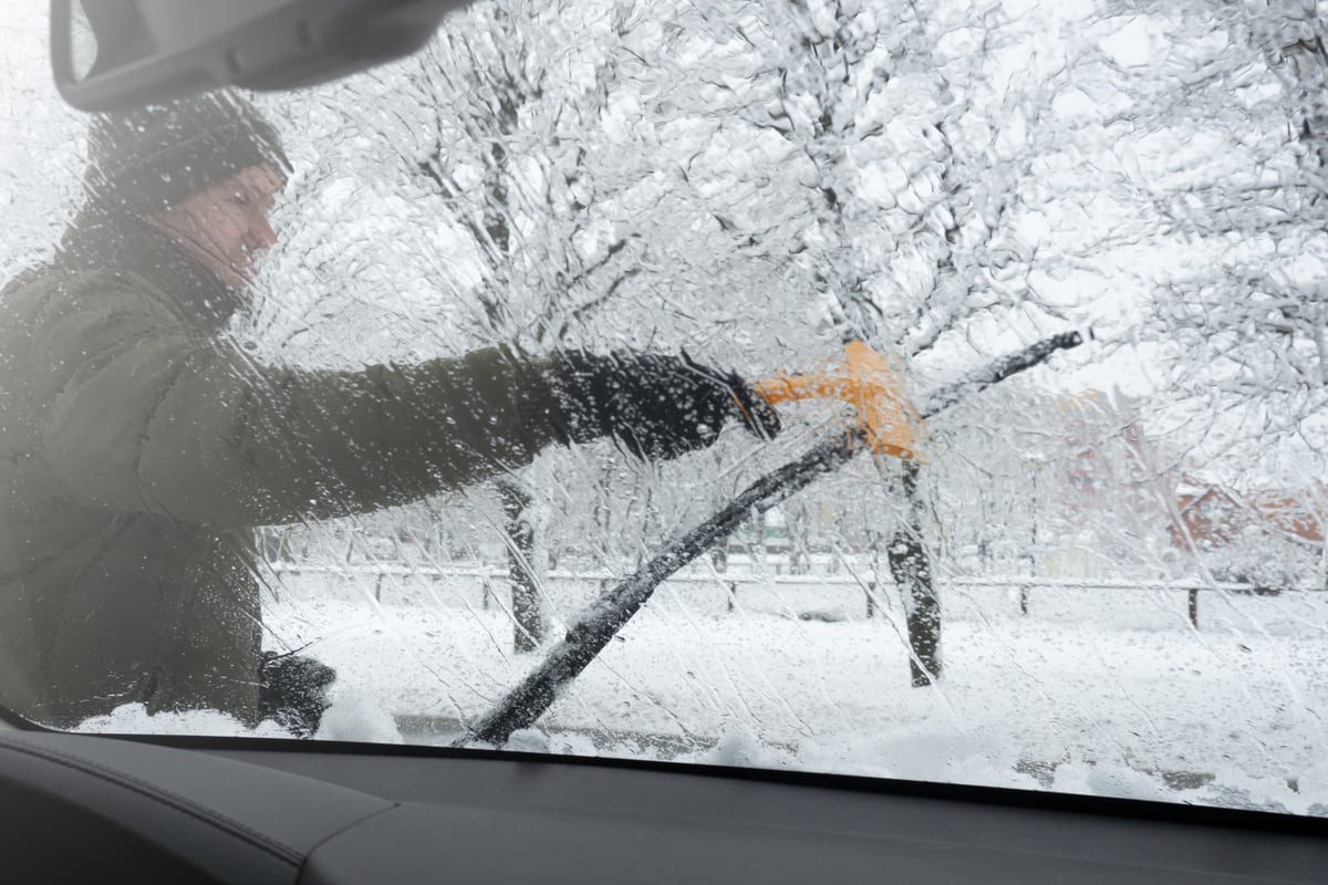 Why does my windshield freeze on the inside? Causes, prevention and how