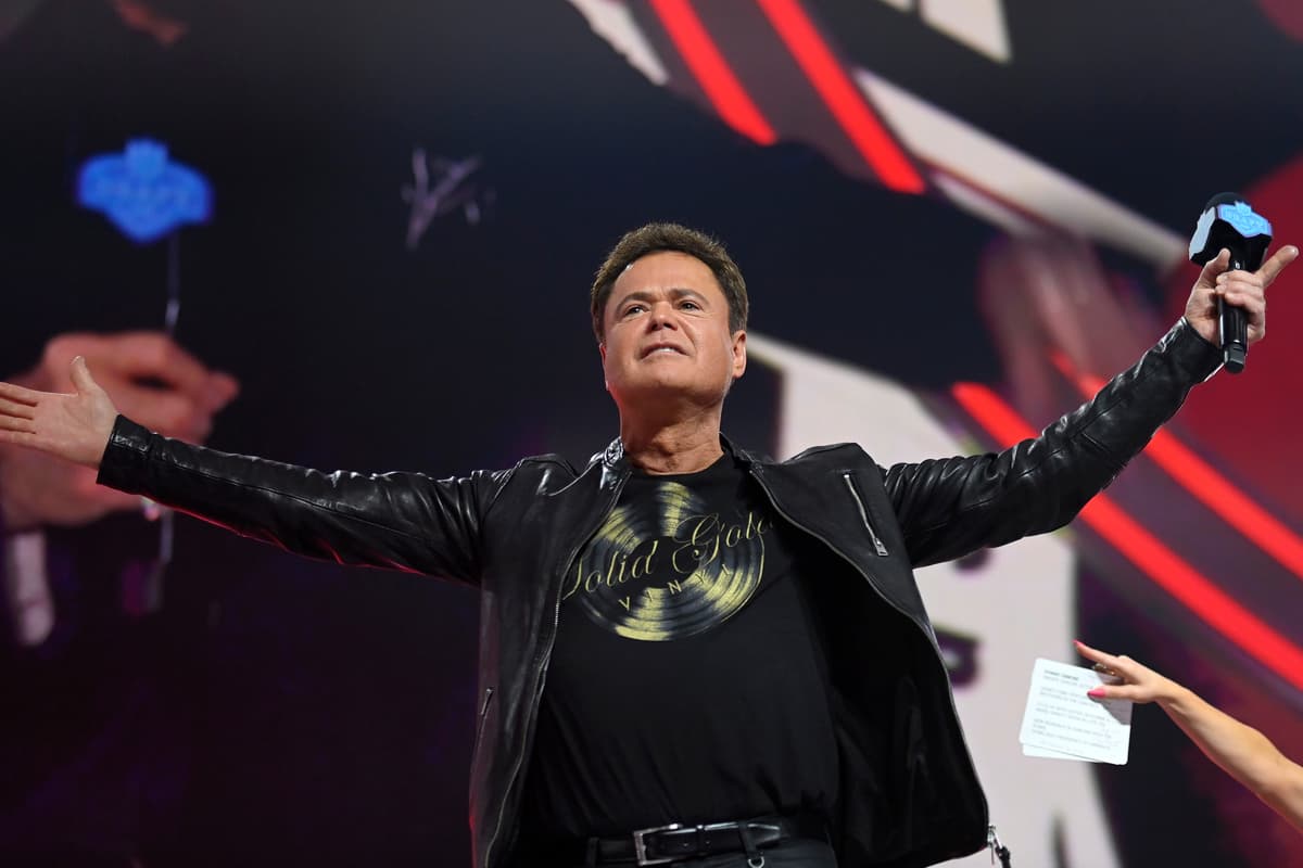 WELPENLIEBE! Donny Osmond kommt nach Yorkshire – | VIP-Pakete und ...