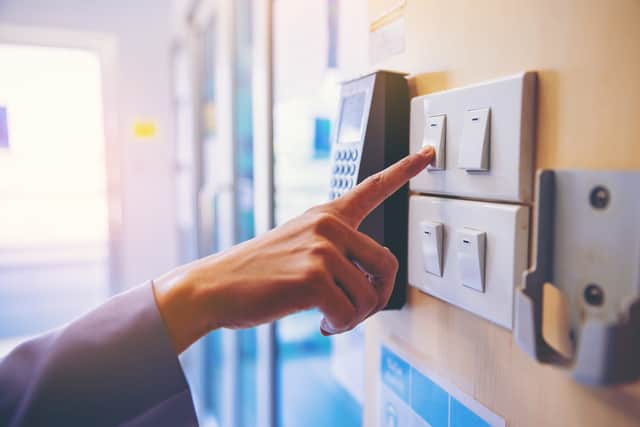 Switching off lights will save energy (photo: Adobe)