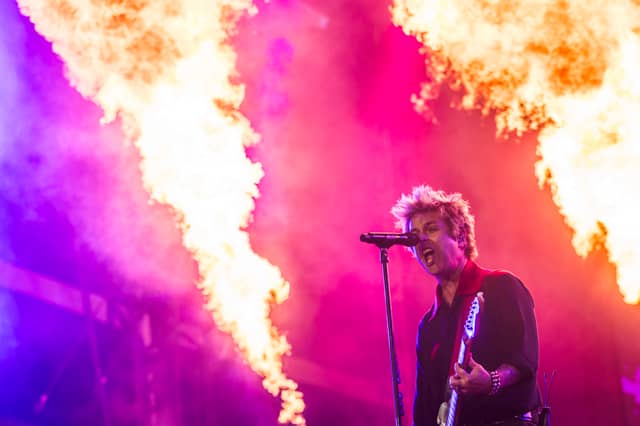 Green Day were forced to leave the stage during their most recent performance on the “Saviors” tour due to a safety issue.