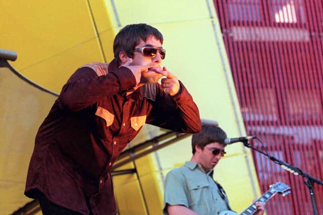 Liam and Noel Gallagher on stage in San Francisco in 1997 (Photo: Dave Hogan/Getty Images)