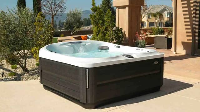 The J-475 Jacuzzi is centred around hydrotherapy - so it's the ultimate in relaxation
