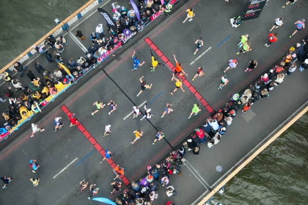 Marathon runners should dig out their sunhats because it’s going to be a sunny one in London this weekend. 