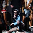 Charli XCX (c) at the Grammy Awards in 2025.