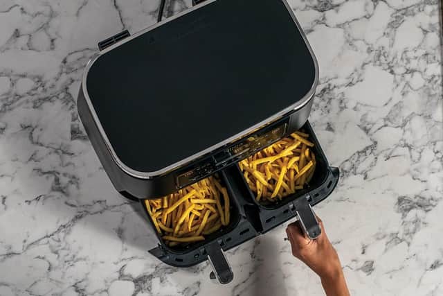 Dual drawers means you can easily feed a family in one go