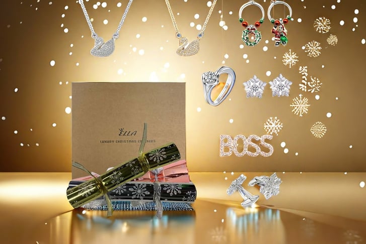 Luxury Christmas crackers with jewellery and wine accessories from £15.99