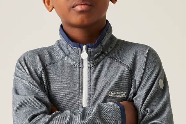 It's made of a lightweight microfleece - so it's very hardwearing