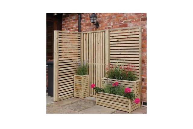 Garden screen with slats
