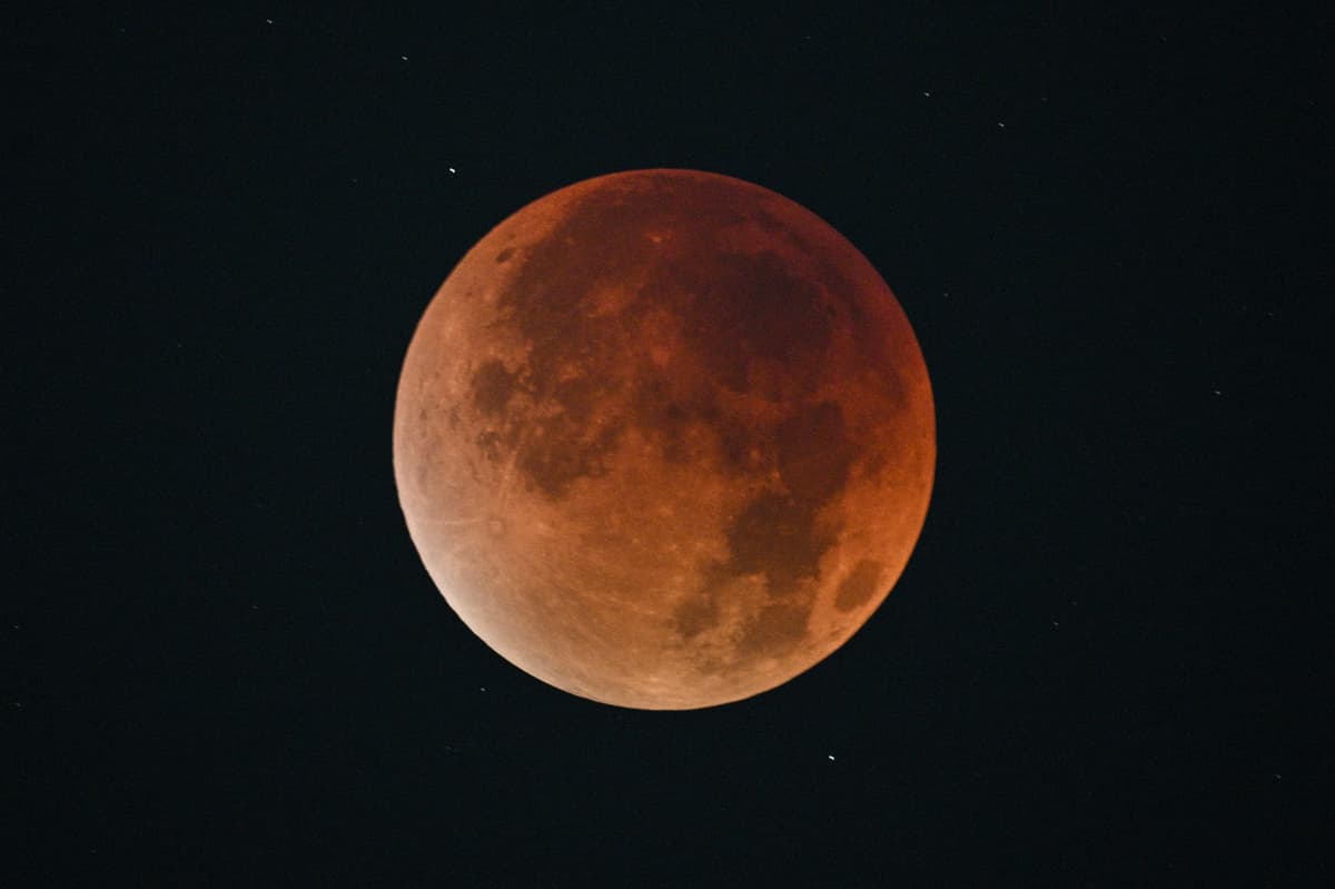 Date and time of blood Moon partial lunar eclipse - why Moon will appear ...