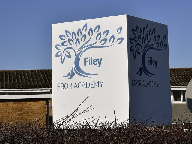 The average number of days lost to sickness absence was 6.4 per teacher.
