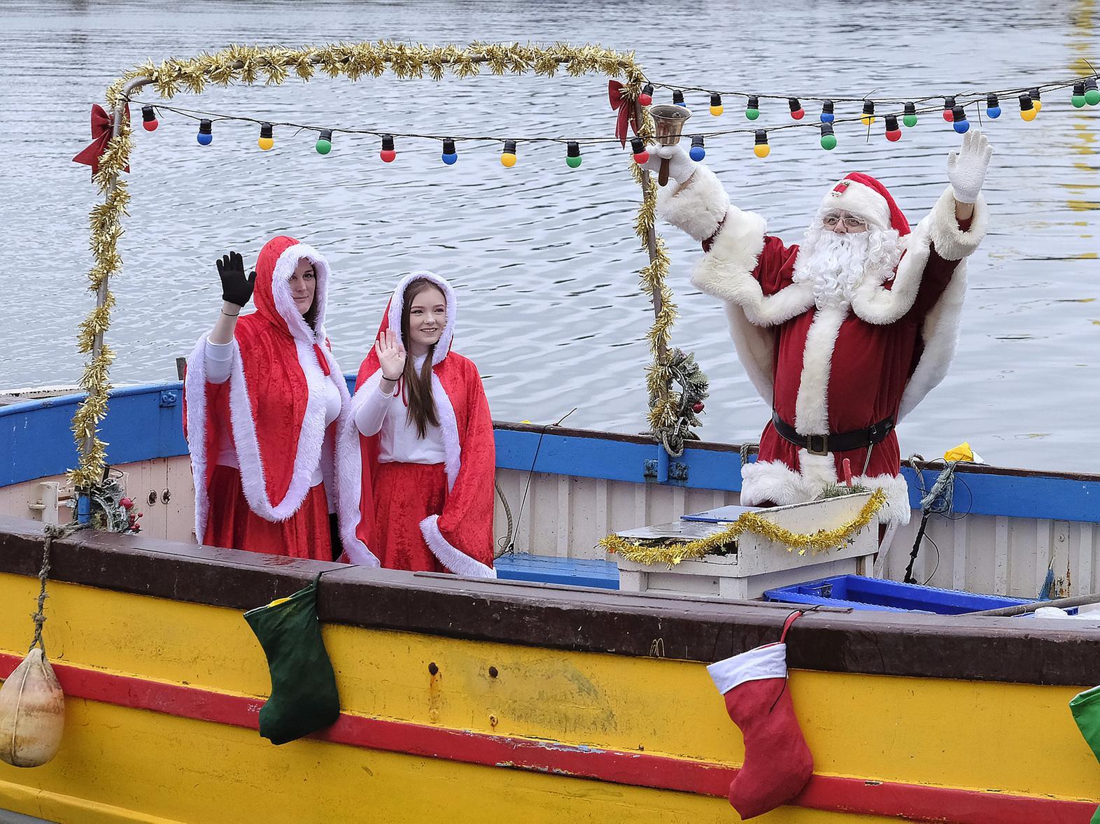 Santa in Scarborough.... 10 photos of his arrival at the weekend - The Scarborough News