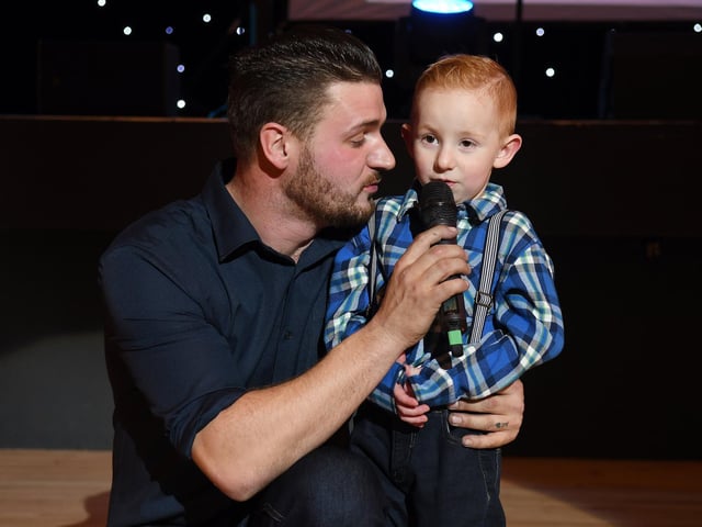 Ronnie gets to do a duet with singer Joe Stephenson.