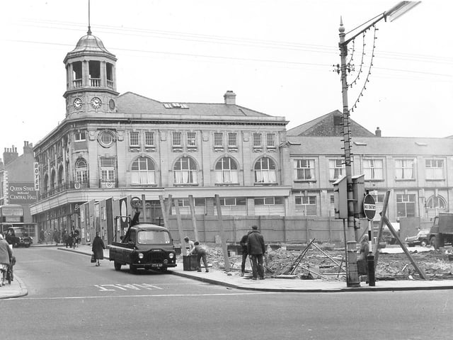 Boyes can be seen standing proudly on Queen Street but the surrounding area looks very different.