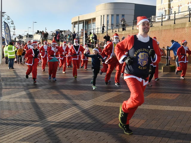 The race gets underway.