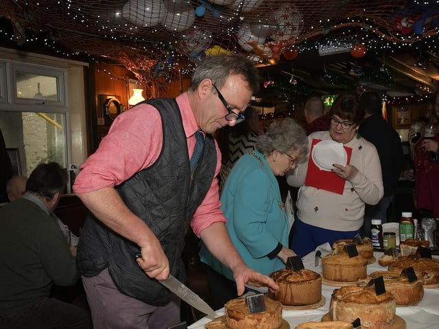 Judge Mark Nockels examines a pie..