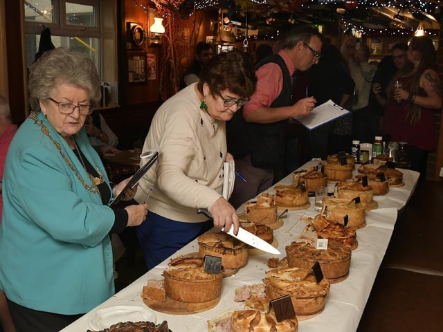 Mayor Hazel Lynskey and Ros Fox take part in the judging.