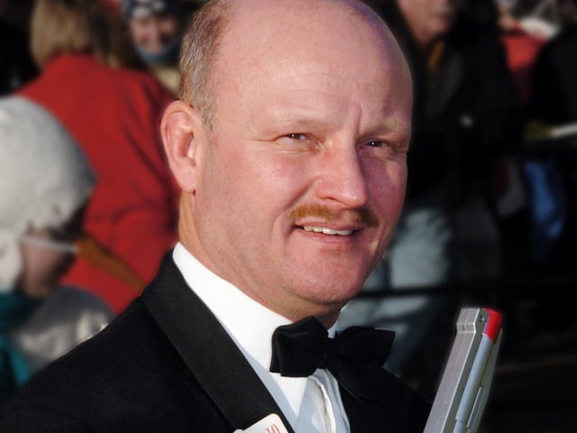 Bob Heaps as 007.