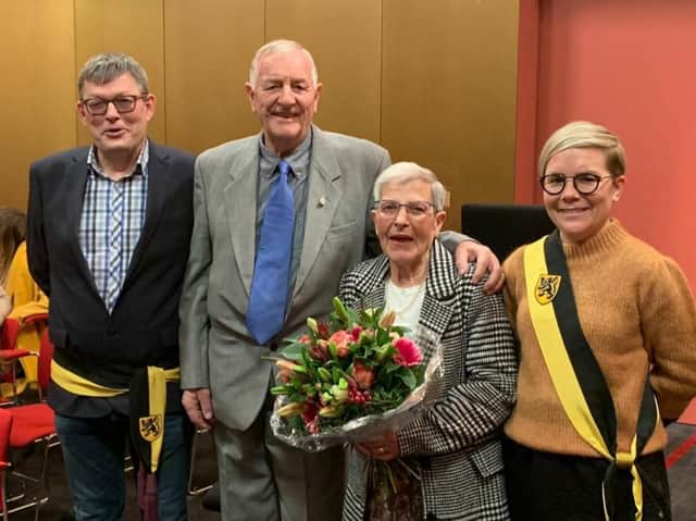 Peter and Veneranda Hart with Johan Bosmans, Minister for Finance, and Sophie Loots, Minister for Mobility.