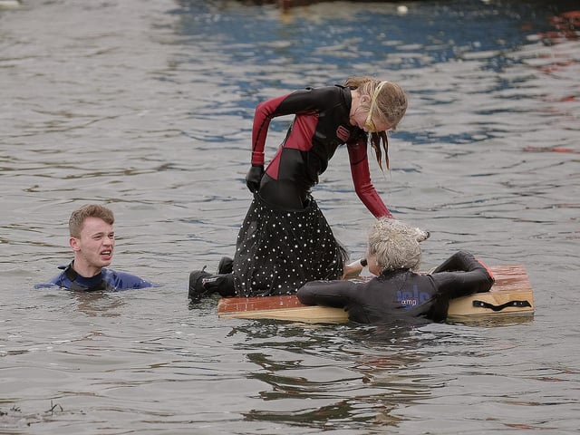 A sinking early in the race.