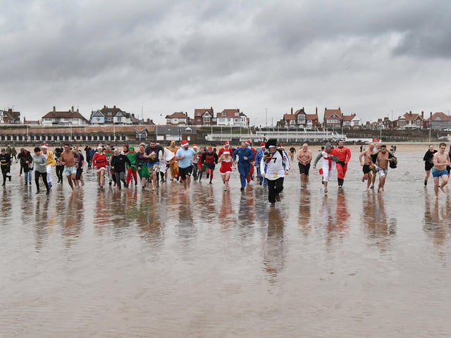 The crowd sets off for the water.
