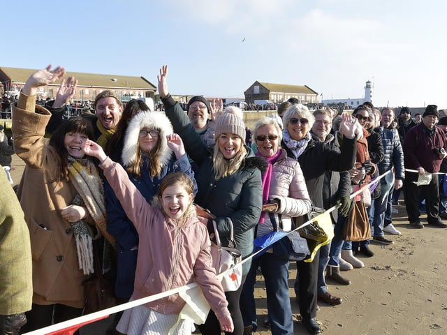 Crowds cheering on the participants.
