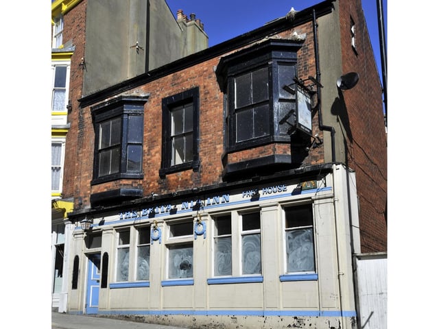 The Britannia Inn was at 62 Eastborough, now the site of the Calf Cafe.