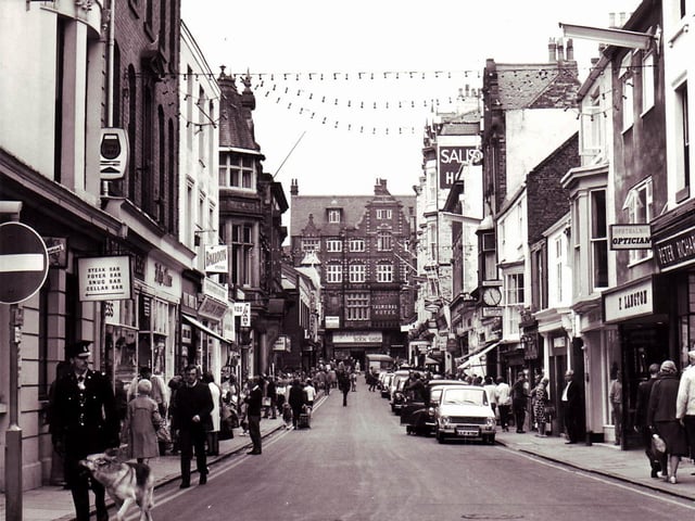This main street wasnt pedestrianised, in fact most of the town centre wasnt.