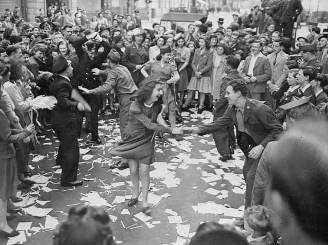 English Heritage are offering people the chance to dance like its 1945