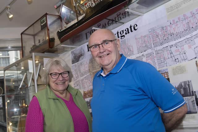 Les with Lindy Rowley.