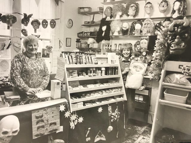 There's plenty of interesting things on display in Hillary's in this shot from 1986.