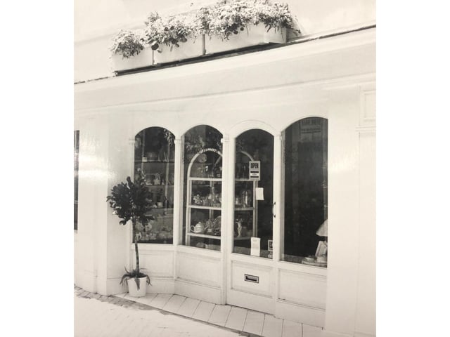 La Belle Maison in 1986, with windows full of ornaments in what looks to be Boddy's cafe today - can you remember this shop?