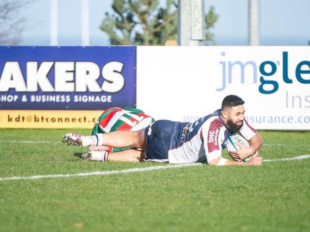 Komitit Tuilagi scores a try for Scarborough
