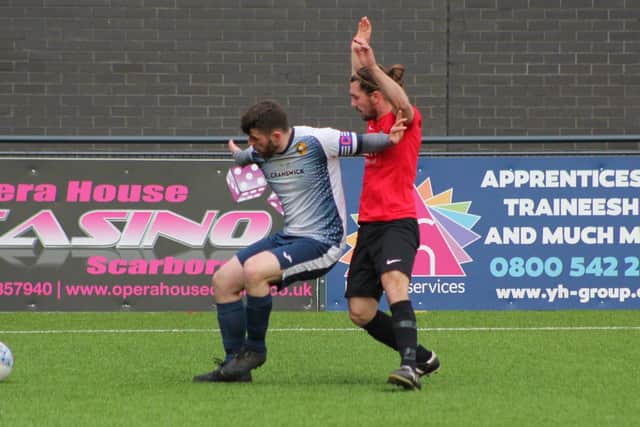 Edgehill skipper Joe Gallagher holds off Itis Itis' Curtis Rose
PHOTOS BY ALEC COULSON