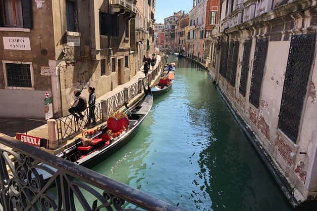 Gondoliers wait for business