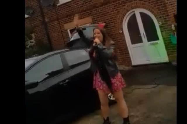 Sammi Lee singing last night