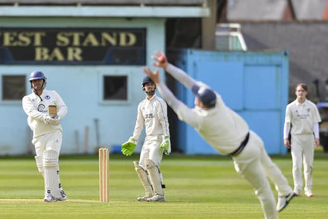 Stathes' Luke Harrison tries to claim a spectacular catch
PHOTOS BY WILL PALMER / WWW.WILL-PALMER.CO.UK