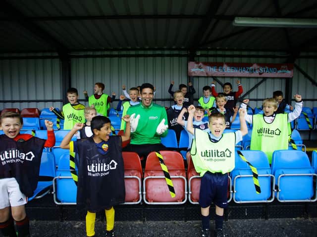 David James with young footballers at Biggleswade FC