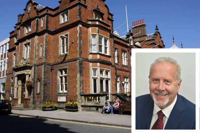 Scarborough Town Hall and, inset, Cllr Steve Siddons.