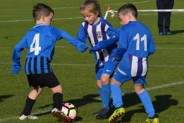 Heslerton Hounds and West Pier U7s in action