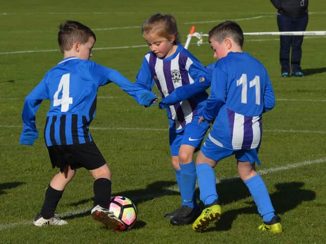 Heslerton Hounds and West Pier U7s in action