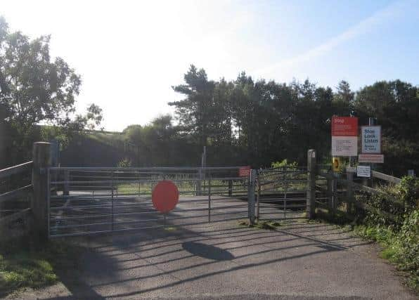 The level crossing at Meads Lane, Seamer