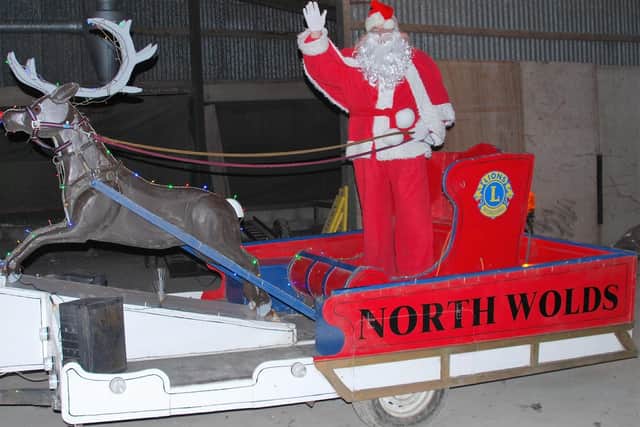 This year, due to social distancing, the North Wolds Lions sleigh with Santa on board will just be doing a “non stop” run through the villages.