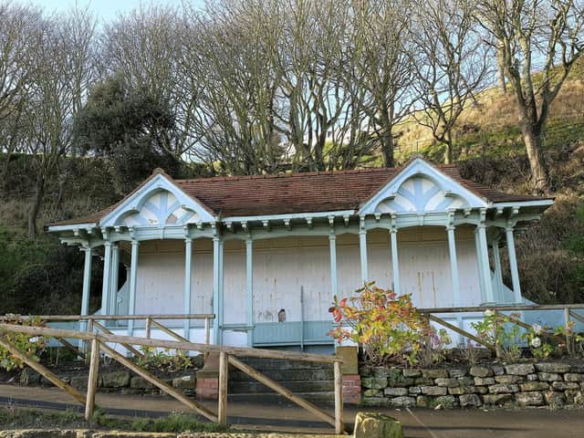 The shelter in South Cliff Gardens