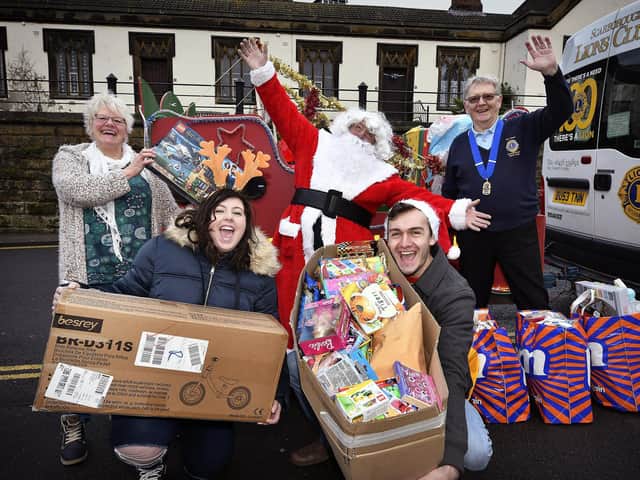 Courtney Richardsonand Joe Maw deliver gifts to the Rainbow Centre,pictured with Trish Kinsella of the Rainbow Centre assisted by Santa and Lions
President Rob Hunter