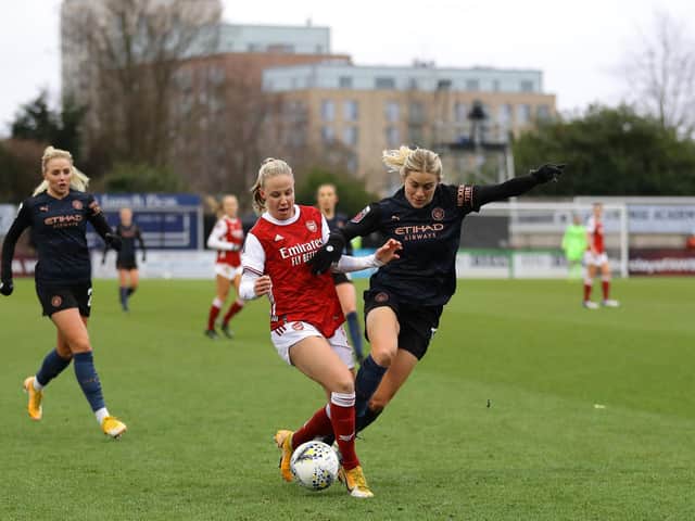 Beth Mead battles with a Manchester City defender during Arsenal's 2-1 WSL defeat. Photo by Richard Heathcote/Getty Images