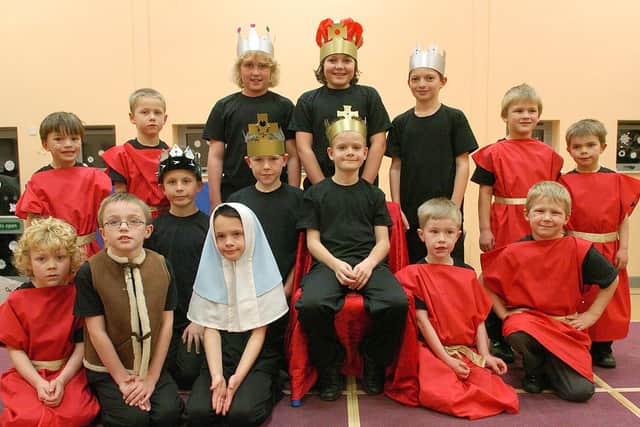 The cast of Bempton School’s Christmas play pose for the photographer in 2007. (PA0751-17 ) Photo by Paul Atkinson.