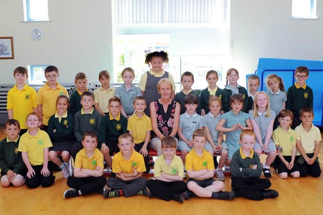 Janet Potter, pictured with her class, retires after 36 years of teaching at Burlington Infants School in 2014. (NBFP PA 1429-9)