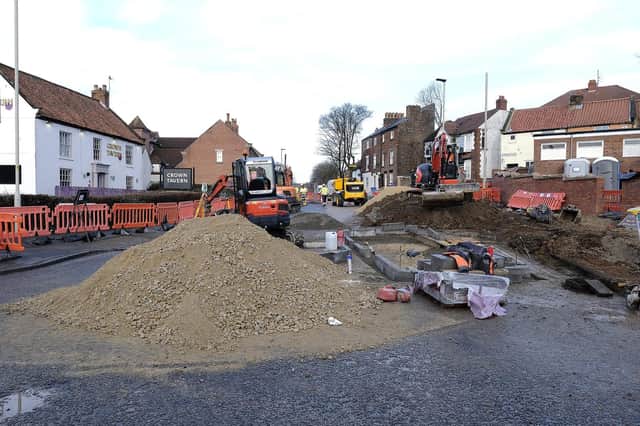 Roadworks at the "Crown Tavern roundabout", with Scalby Road shut.