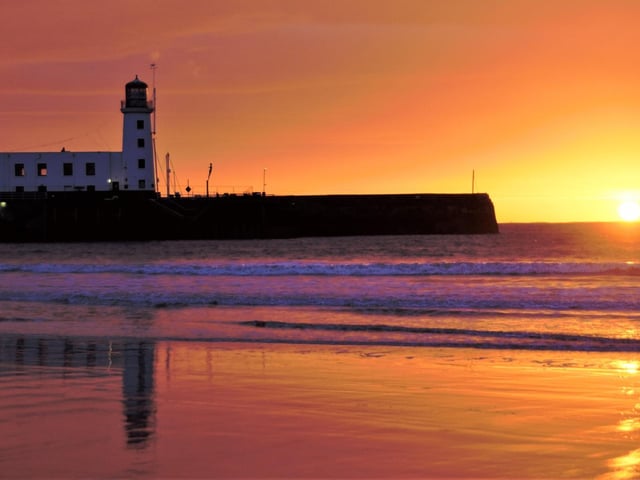 Golden sunrise shines out over Scarborough South Bay