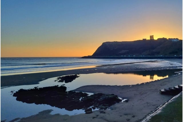 Sunrise and reflection of the castle in North Bay
